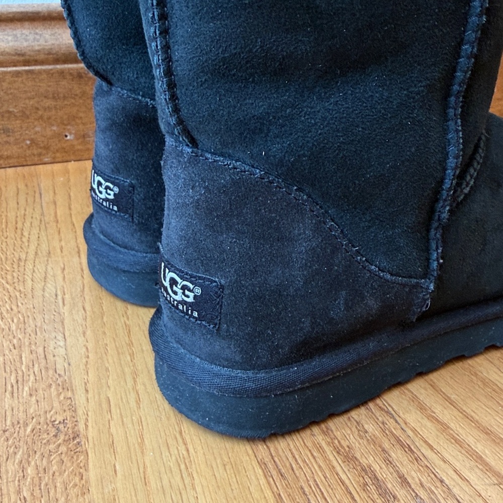 UGG Classic Short Black Pull On Boots Size 9 - Picture 7 of 13